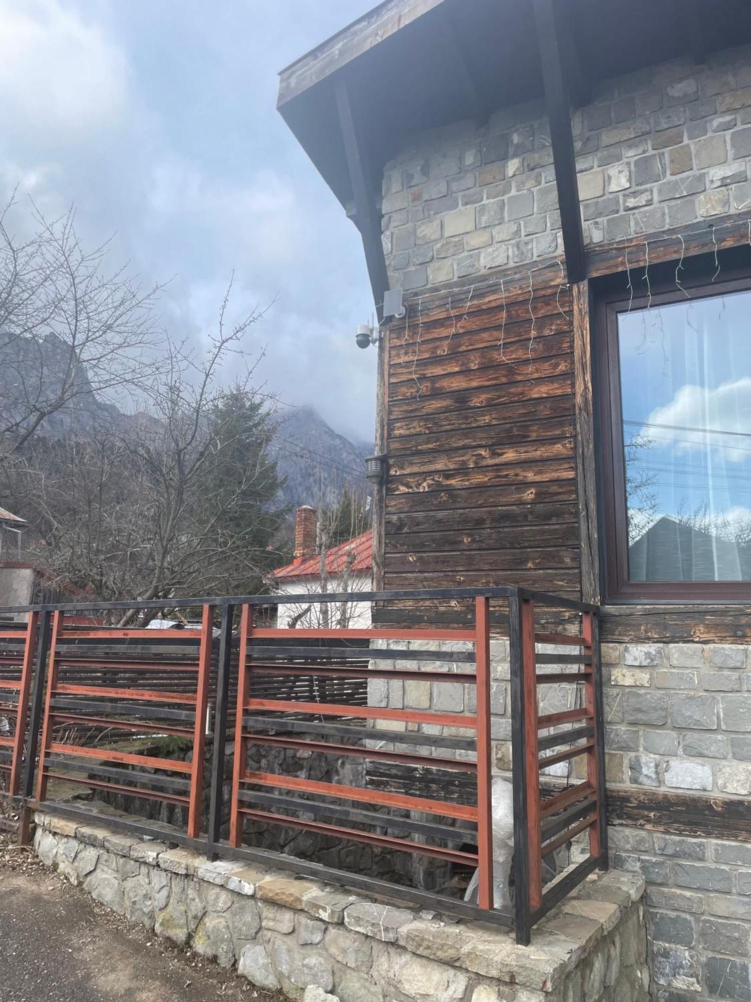 Villa Casuta De Piatra à Buşteni Extérieur photo