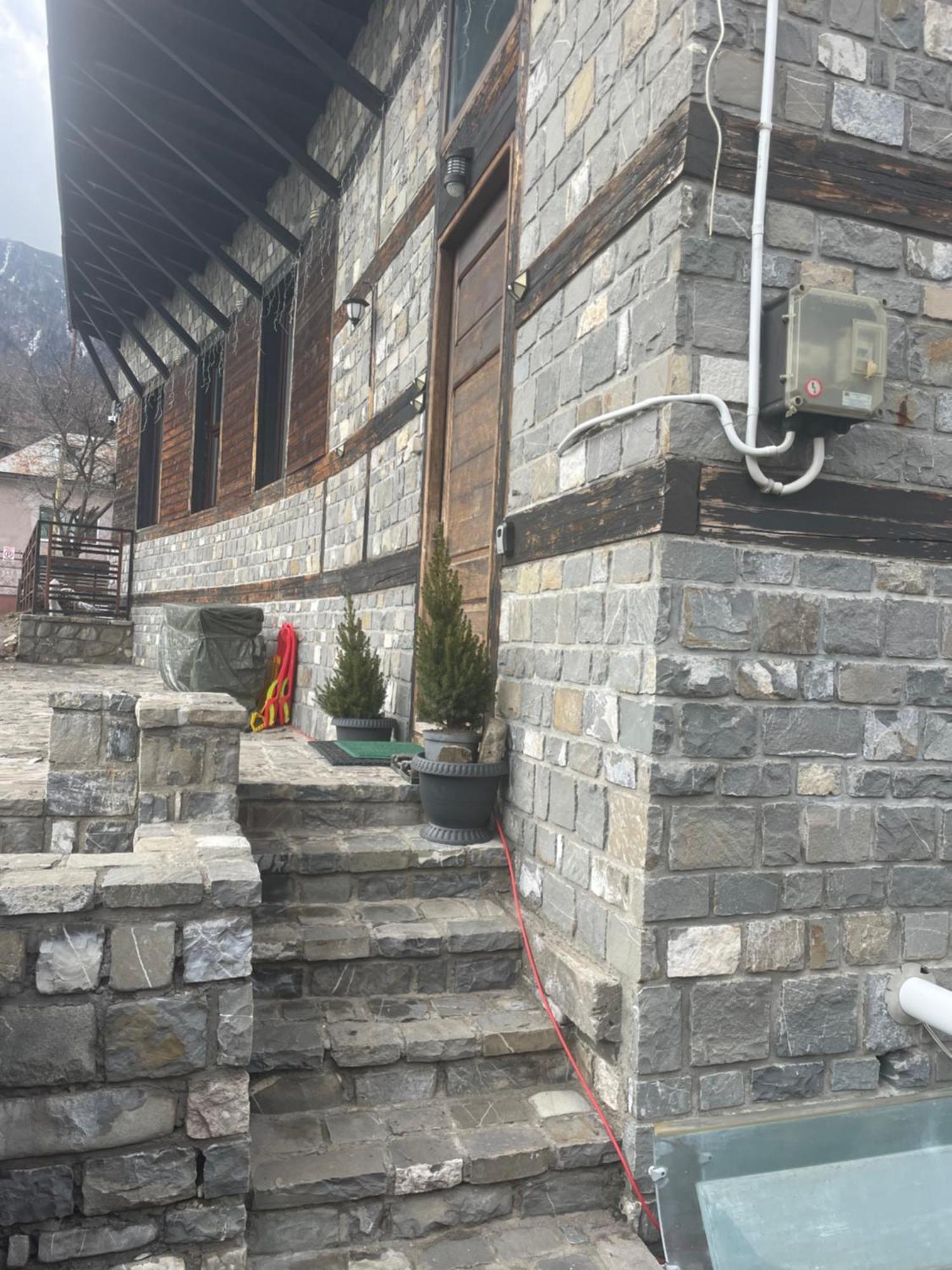 Villa Casuta De Piatra à Buşteni Extérieur photo
